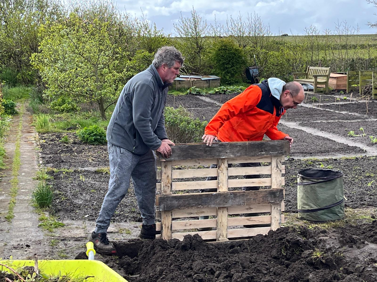 Stella Maris maakt moestuin klaar