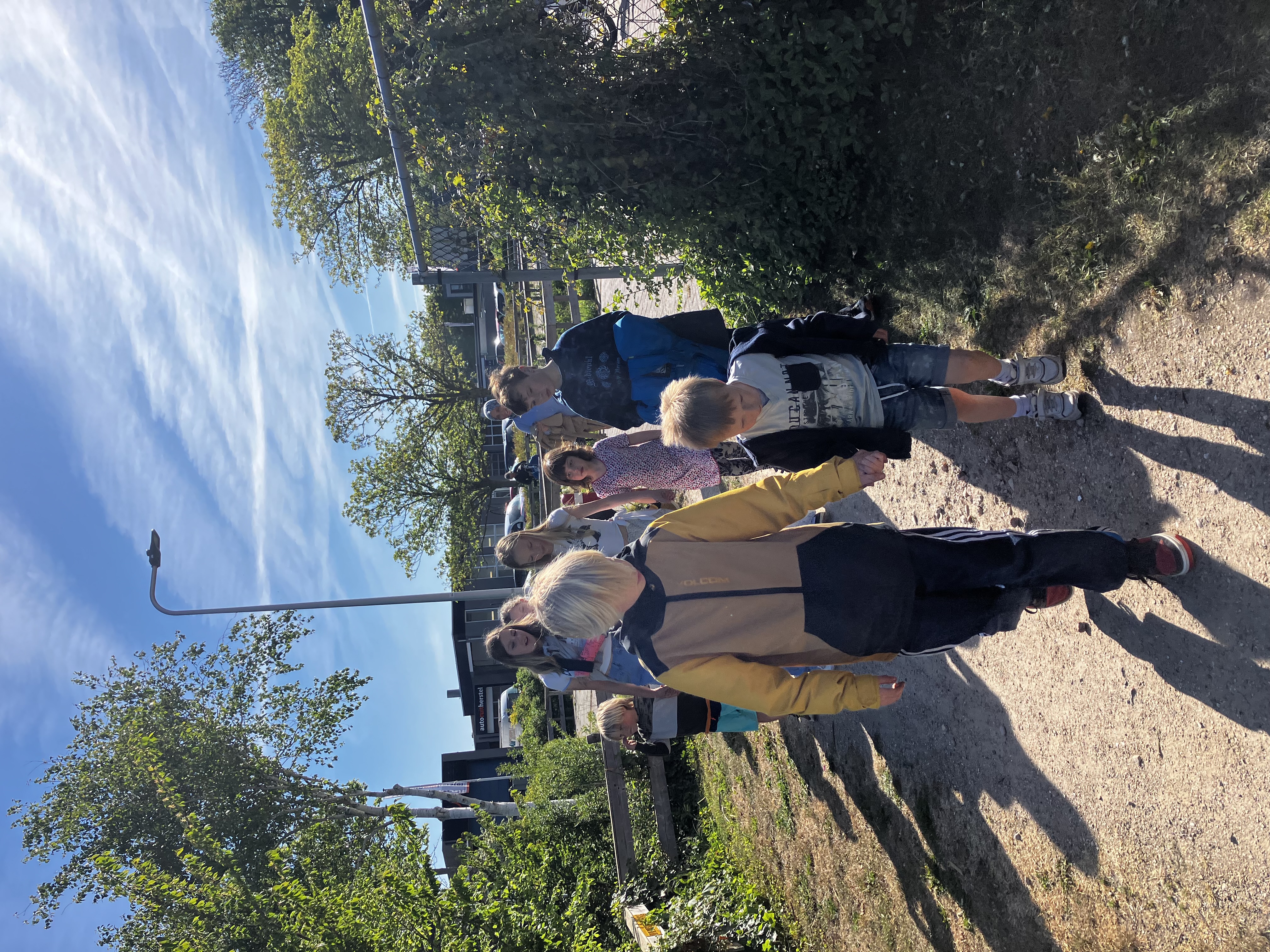 Samen de handen uit de mouwen in de moestuin
